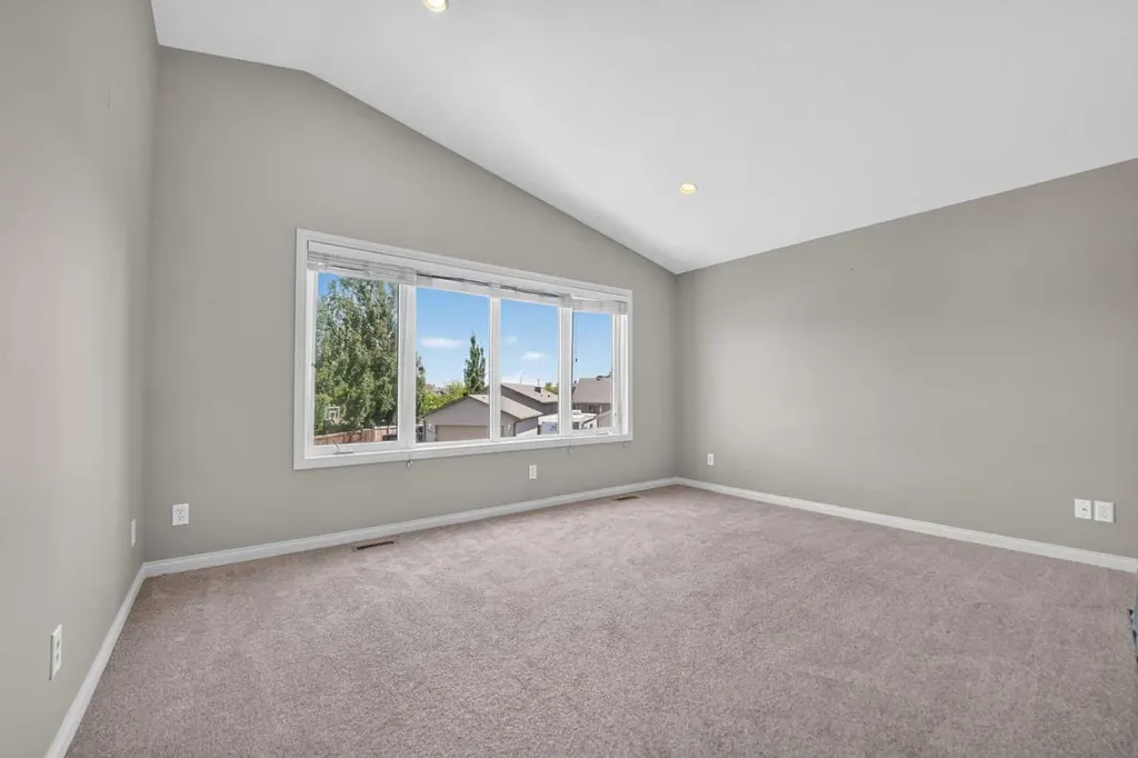 234 Keystone Lane W Lethbridge AB T1J 2R2