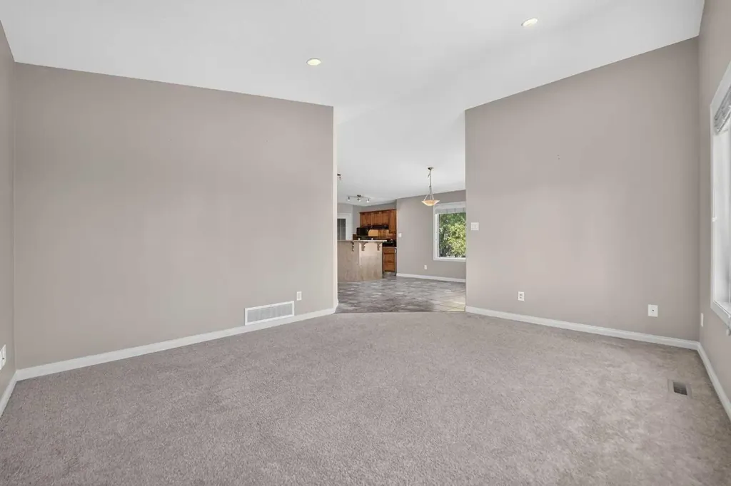234 Keystone Lane W Lethbridge AB T1J 2R2