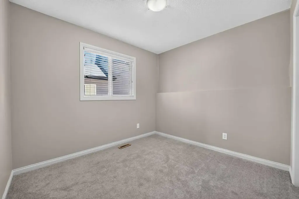 234 Keystone Lane W Lethbridge AB T1J 2R2