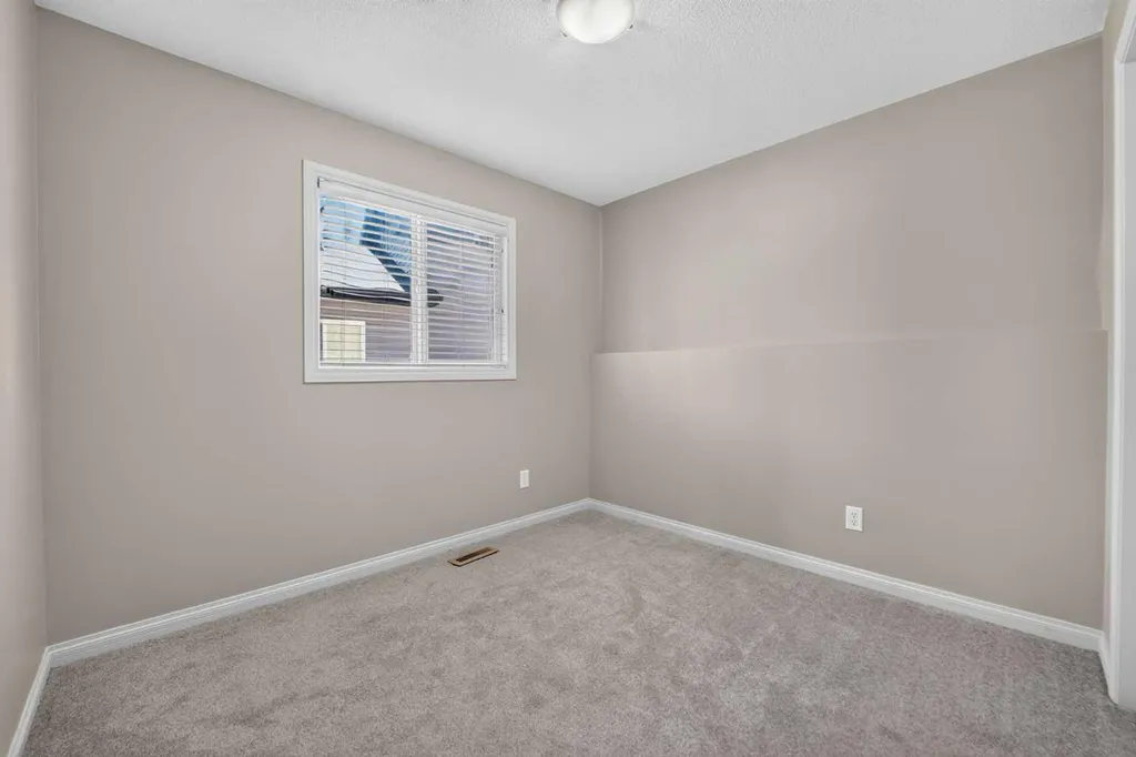 234 Keystone Lane W Lethbridge AB T1J 2R2