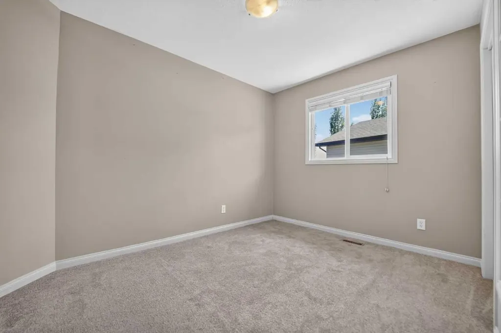 234 Keystone Lane W Lethbridge AB T1J 2R2