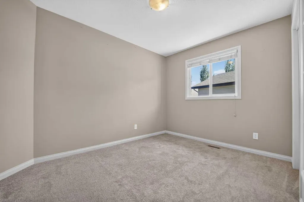 234 Keystone Lane W Lethbridge AB T1J 2R2