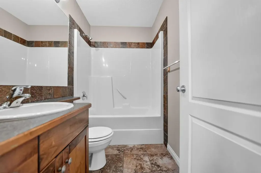 234 Keystone Lane W Lethbridge AB T1J 2R2