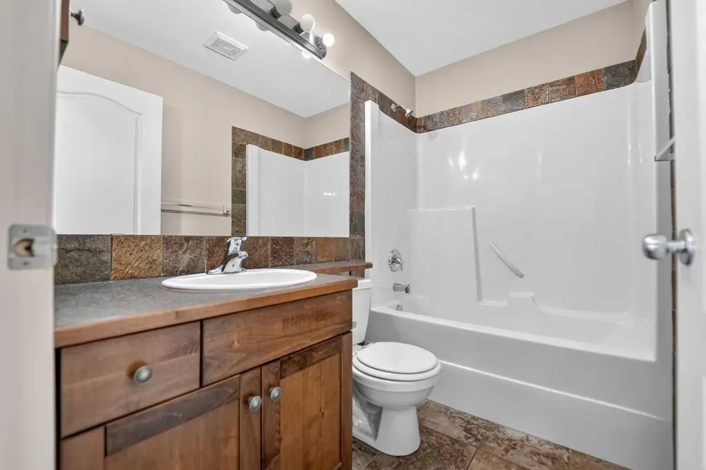 234 Keystone Lane W Lethbridge AB T1J 2R2