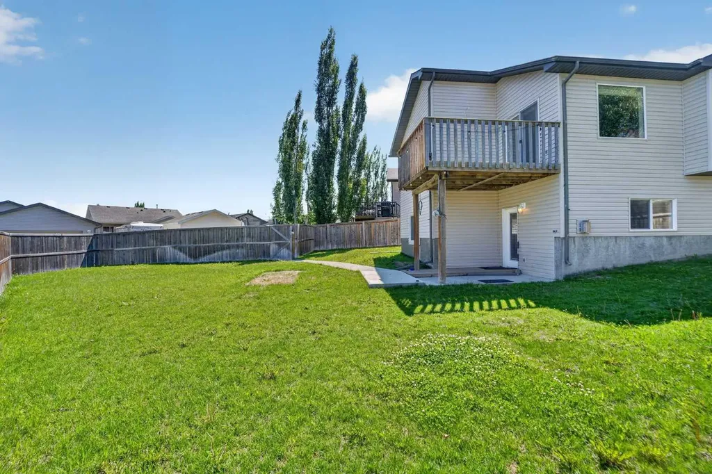 234 Keystone Lane W Lethbridge AB T1J 2R2