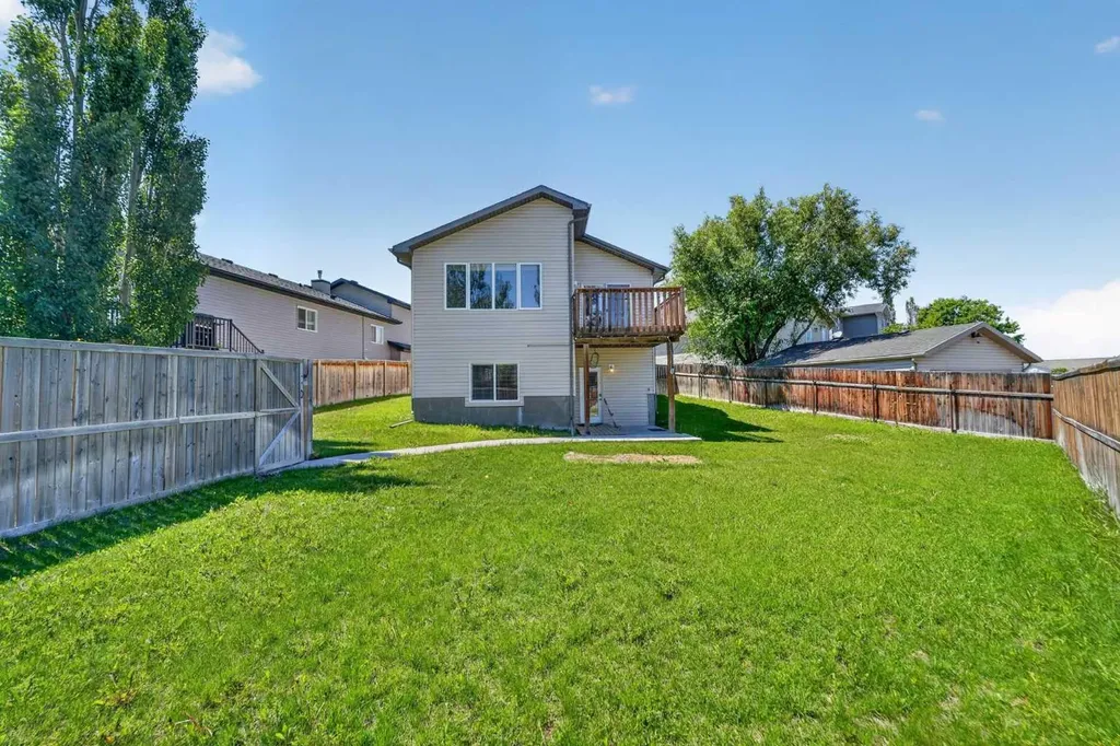 234 Keystone Lane W Lethbridge AB T1J 2R2