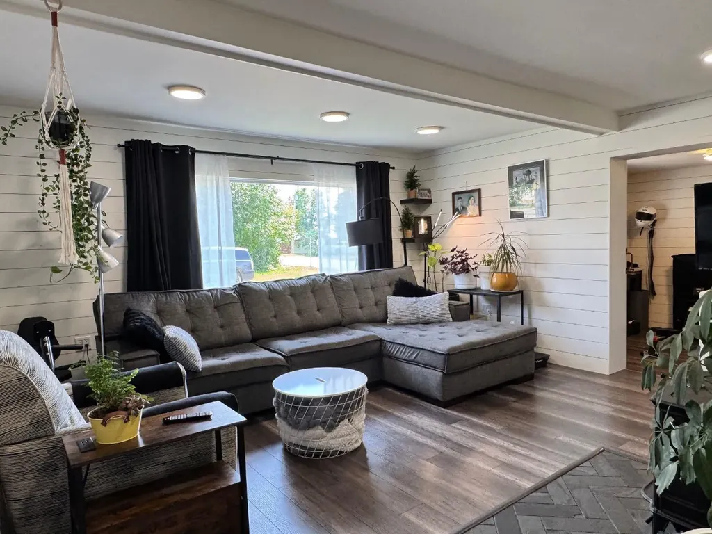 10612 111 Street Fairview AB T0h 1L0