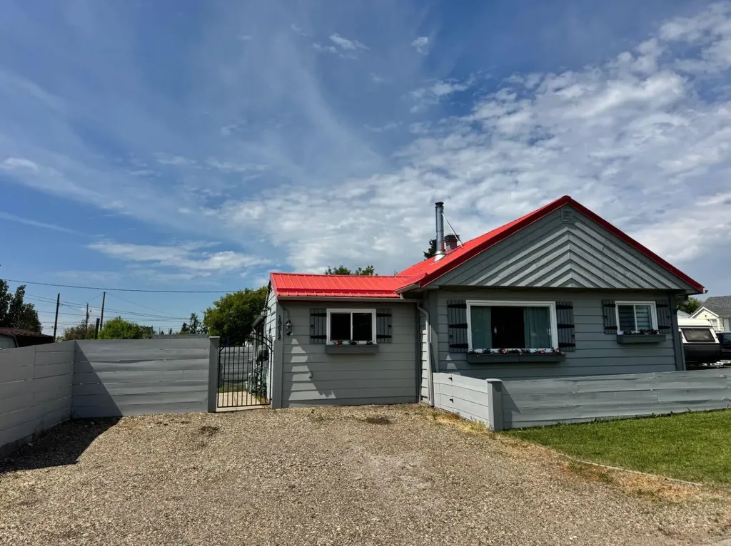 10612 111 Street Fairview AB T0h 1L0
