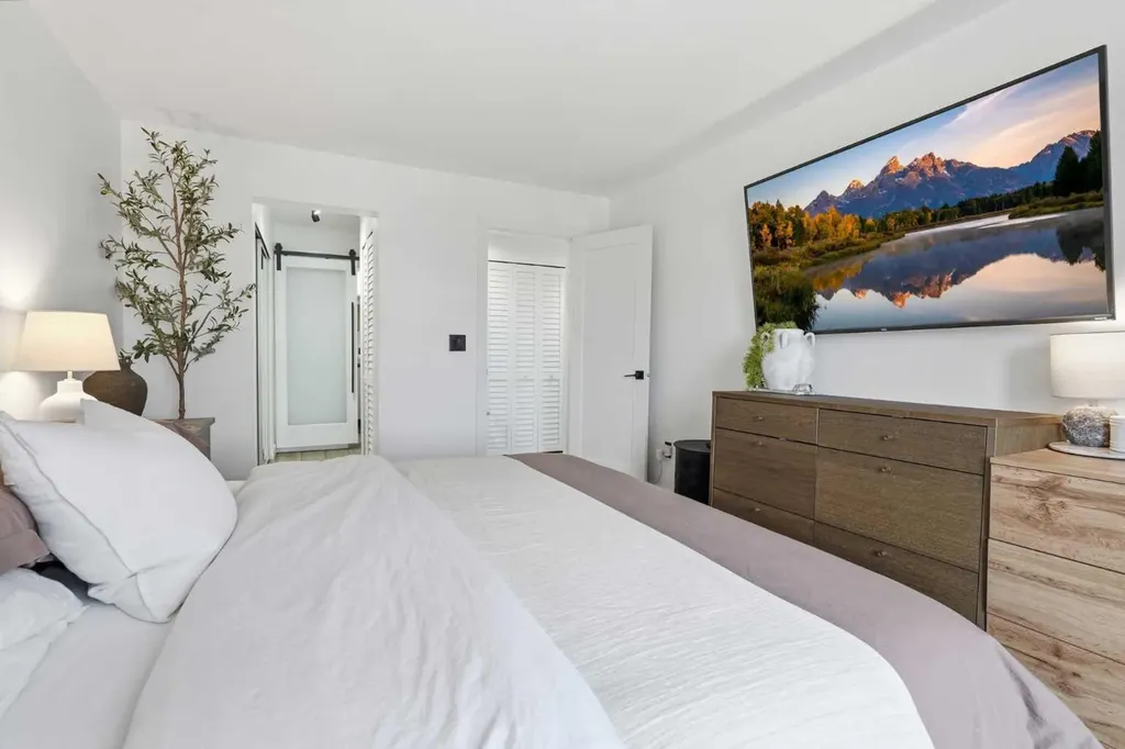 335 Garry Crescent NE Calgary AB T2K 5X1