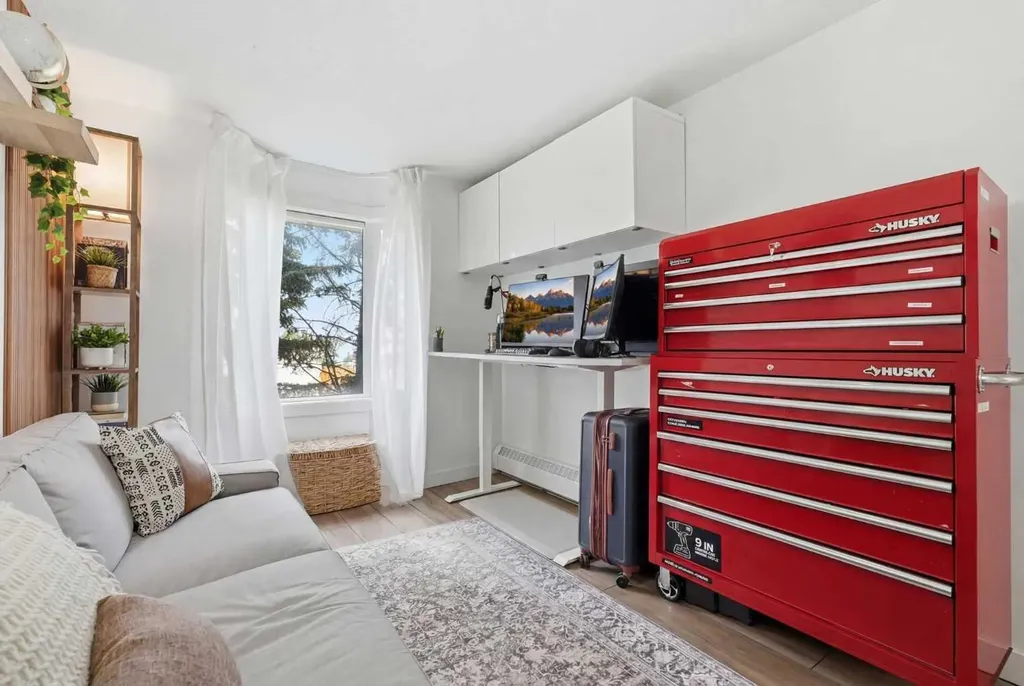 335 Garry Crescent NE Calgary AB T2K 5X1