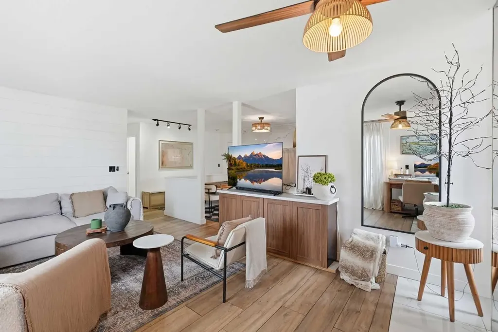 335 Garry Crescent NE Calgary AB T2K 5X1