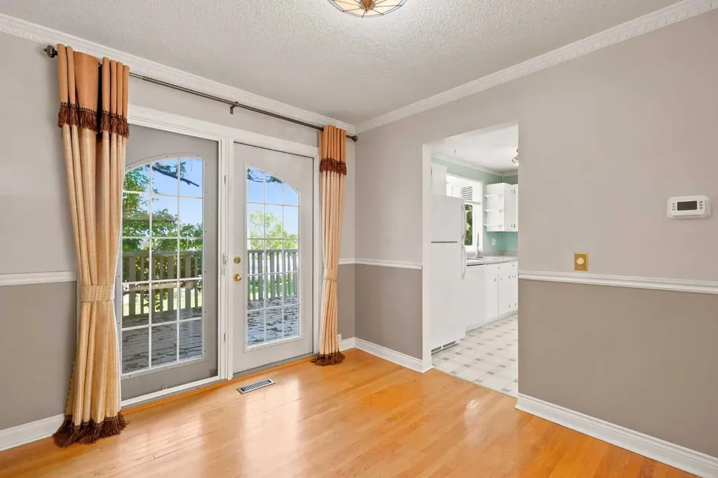 820 Canford Crescent SW Calgary AB T2W 1L2