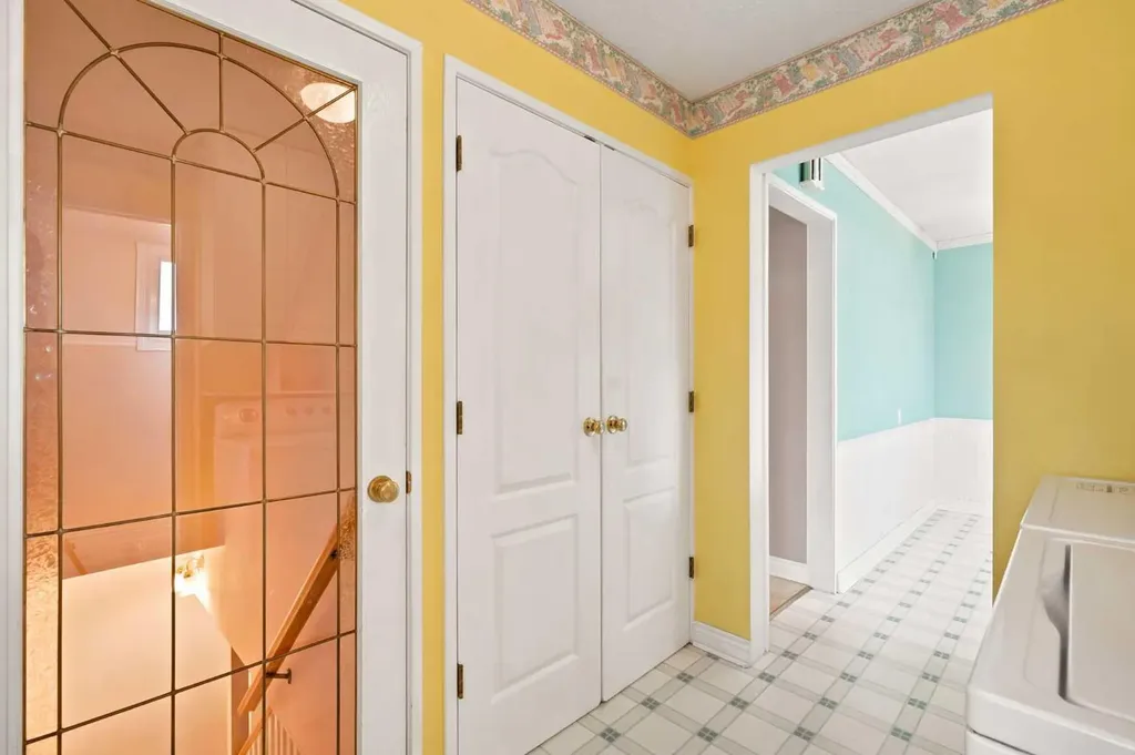 820 Canford Crescent SW Calgary AB T2W 1L2