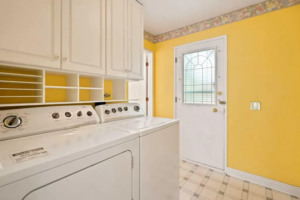 820 Canford Crescent SW Calgary AB T2W 1L2