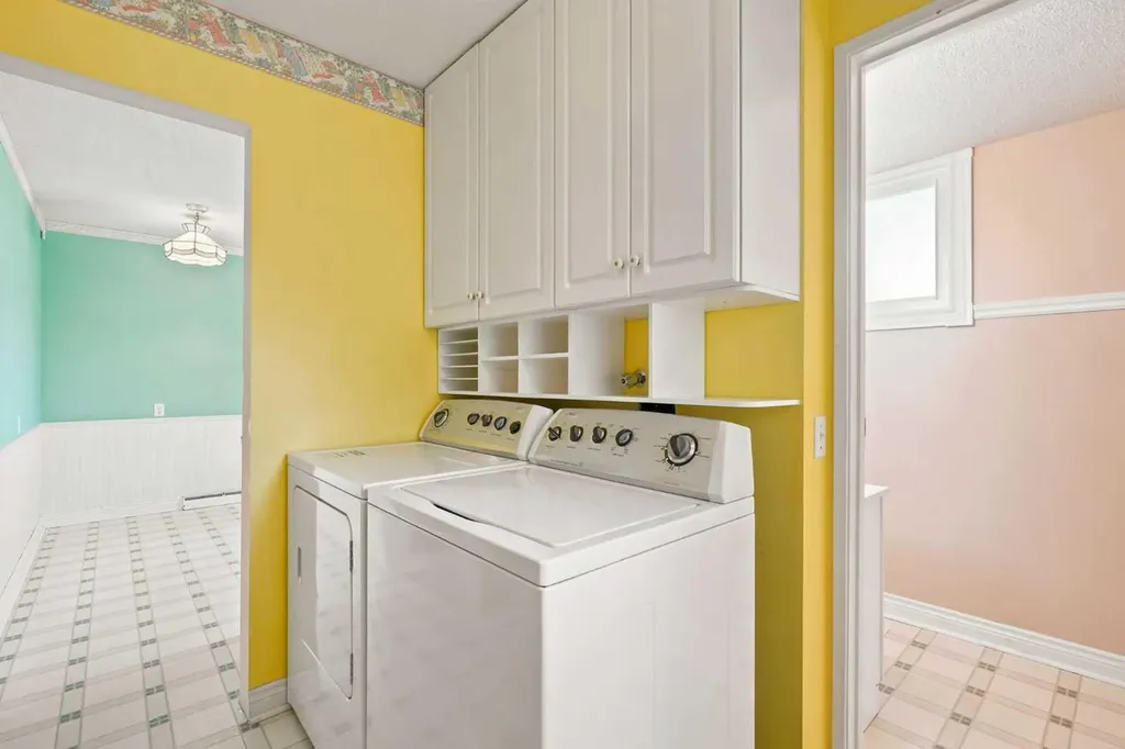820 Canford Crescent SW Calgary AB T2W 1L2