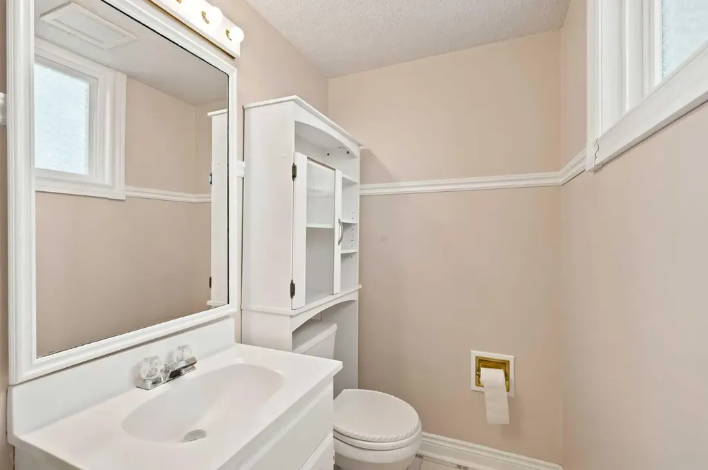 820 Canford Crescent SW Calgary AB T2W 1L2