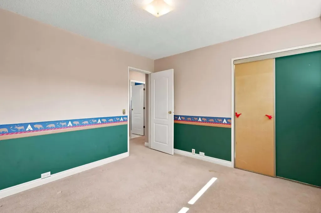 820 Canford Crescent SW Calgary AB T2W 1L2
