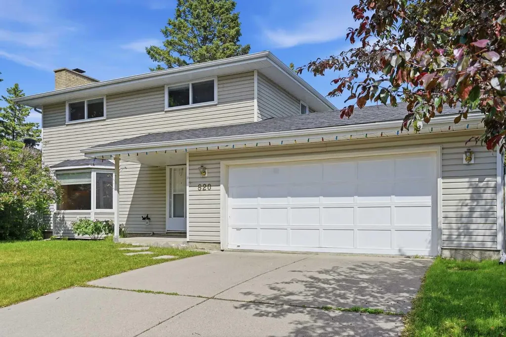 820 Canford Crescent SW Calgary AB T2W 1L2