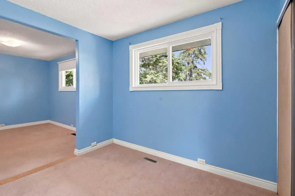 820 Canford Crescent SW Calgary AB T2W 1L2