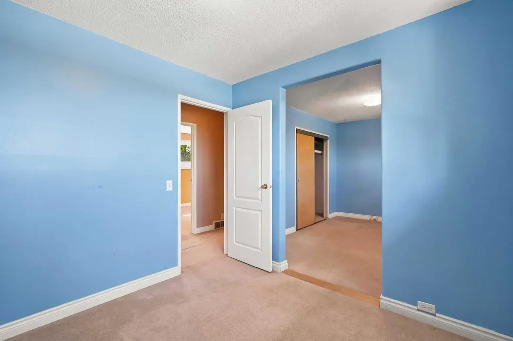 820 Canford Crescent SW Calgary AB T2W 1L2