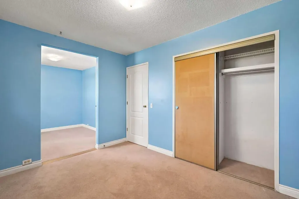 820 Canford Crescent SW Calgary AB T2W 1L2