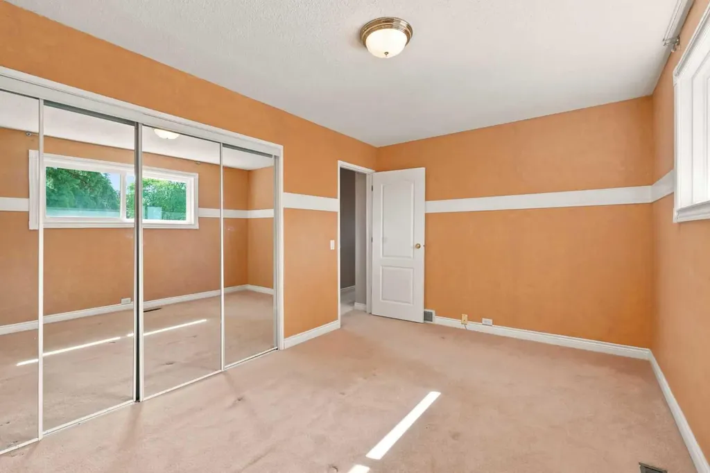 820 Canford Crescent SW Calgary AB T2W 1L2