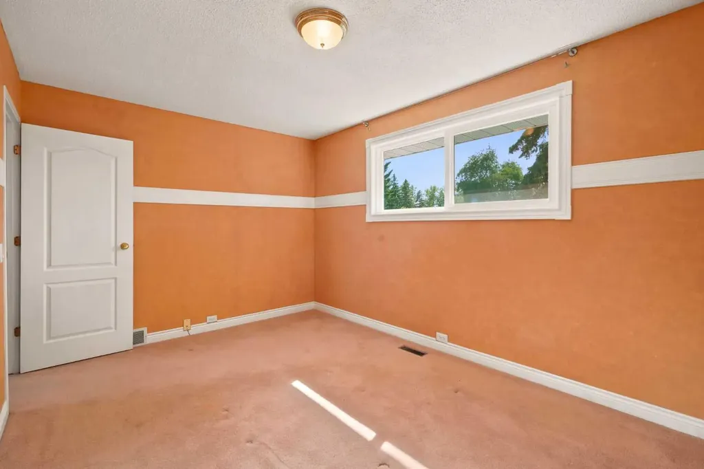 820 Canford Crescent SW Calgary AB T2W 1L2