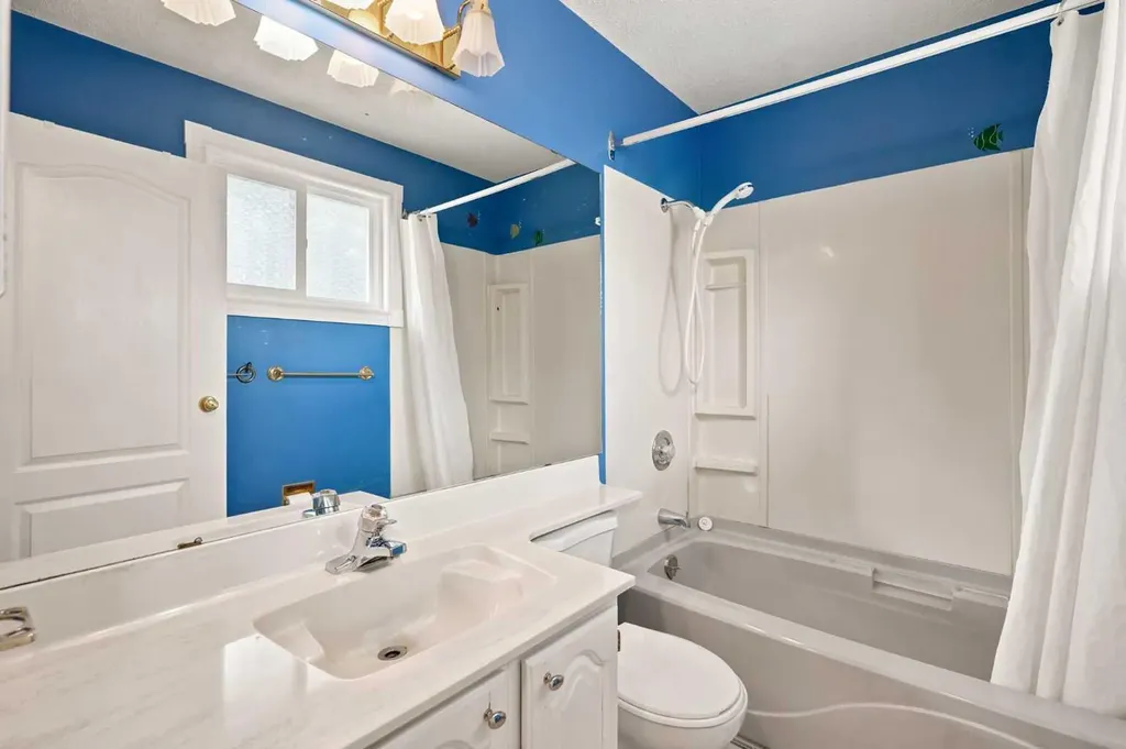 820 Canford Crescent SW Calgary AB T2W 1L2