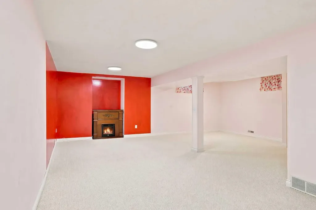 820 Canford Crescent SW Calgary AB T2W 1L2