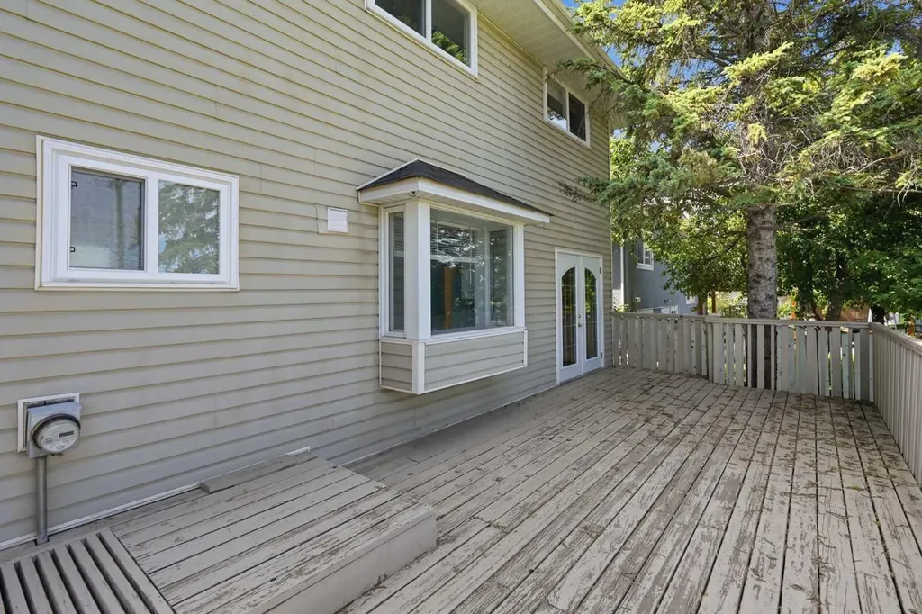 820 Canford Crescent SW Calgary AB T2W 1L2
