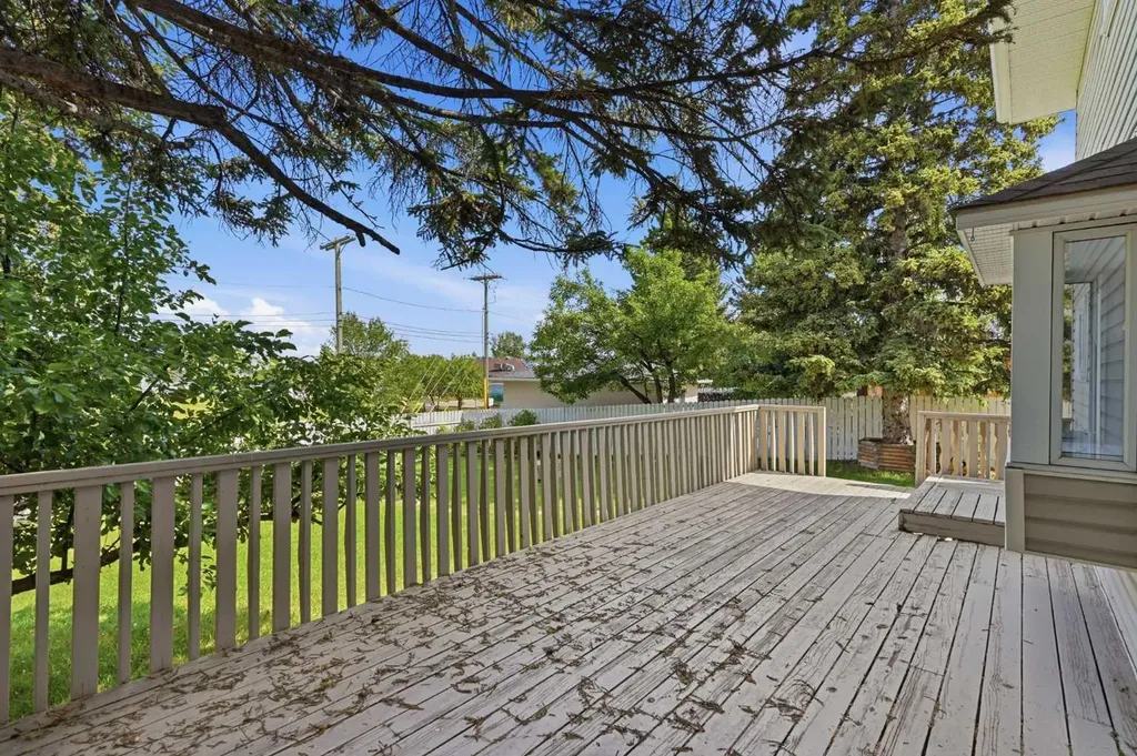 820 Canford Crescent SW Calgary AB T2W 1L2