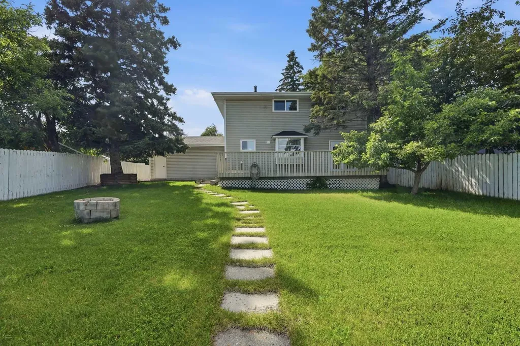 820 Canford Crescent SW Calgary AB T2W 1L2