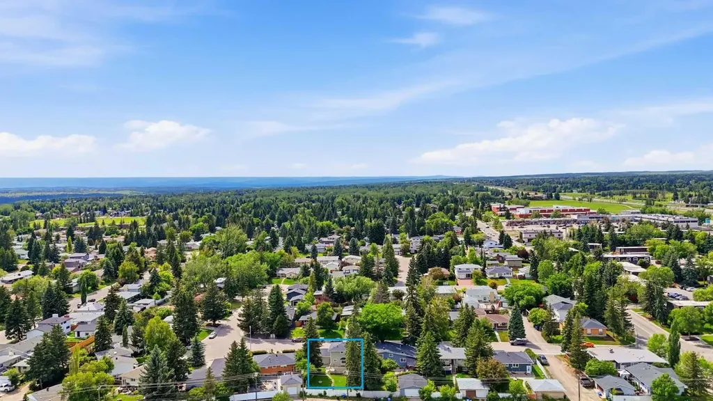 820 Canford Crescent SW Calgary AB T2W 1L2