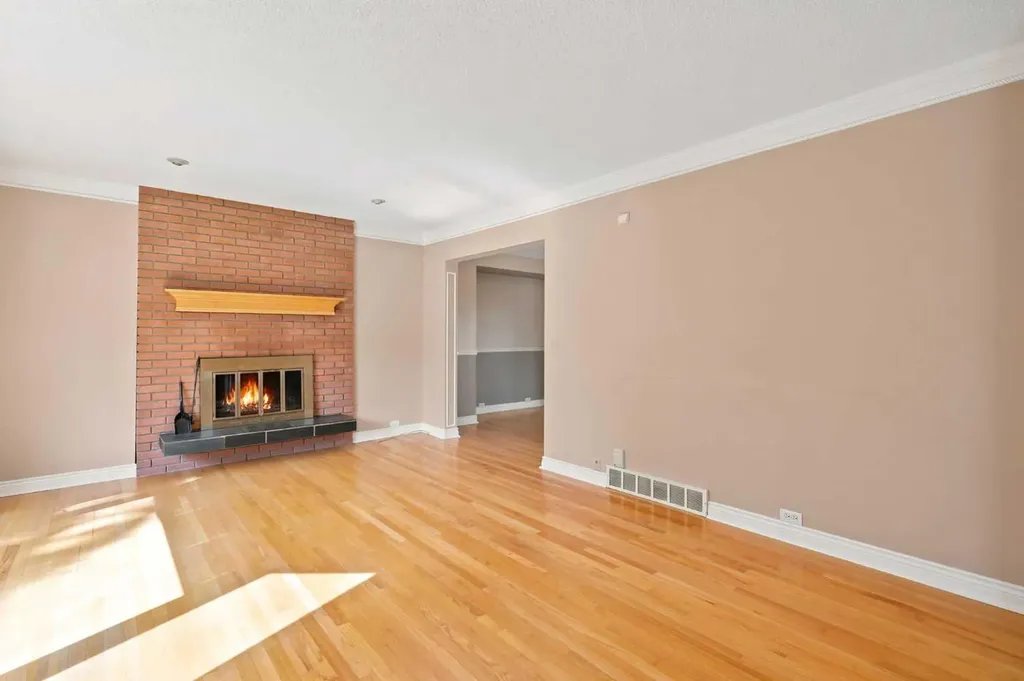 820 Canford Crescent SW Calgary AB T2W 1L2
