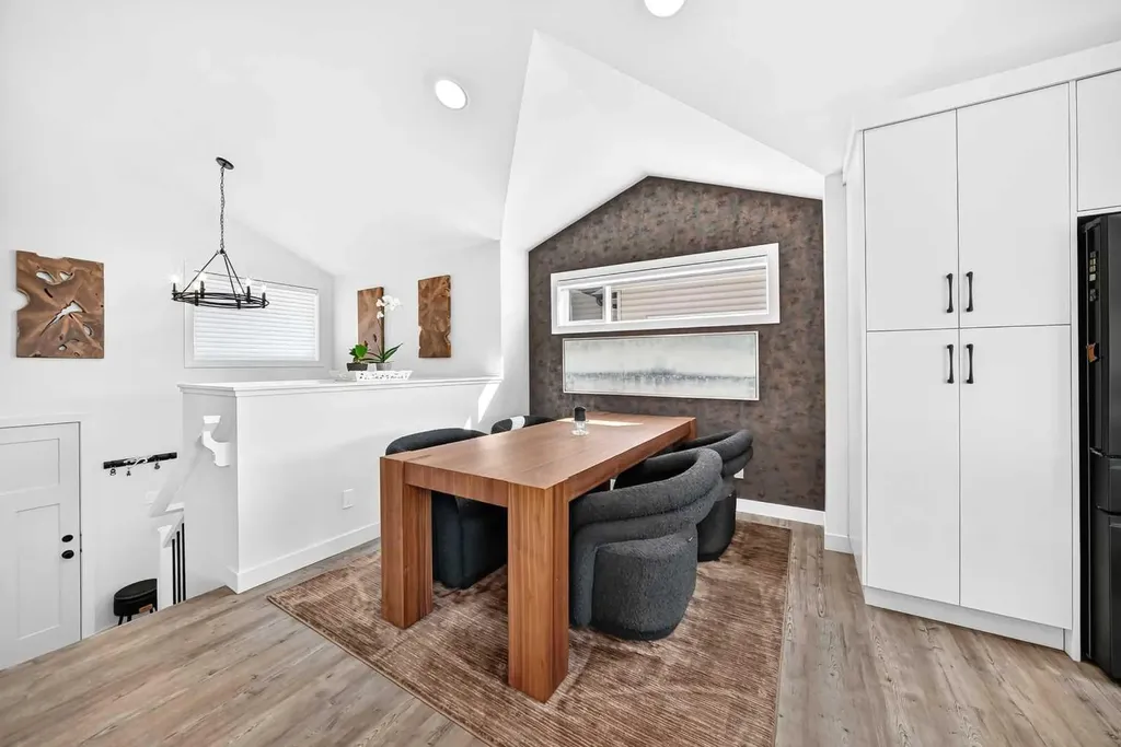 14 Ian Way Sylvan Lake AB T4S 0W5