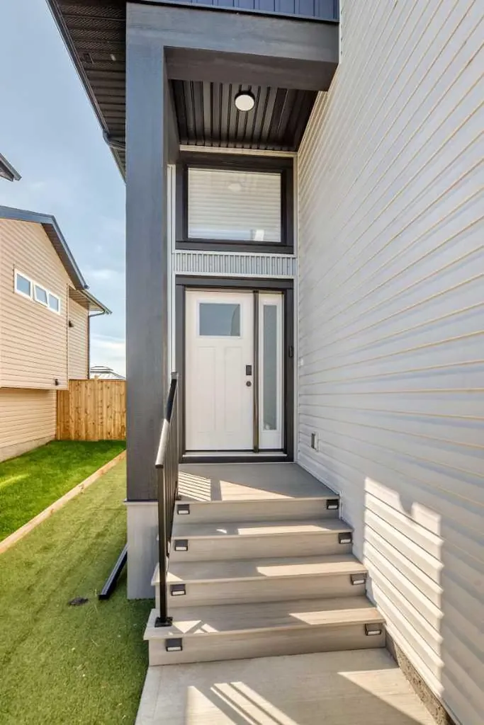 14 Ian Way Sylvan Lake AB T4S 0W5