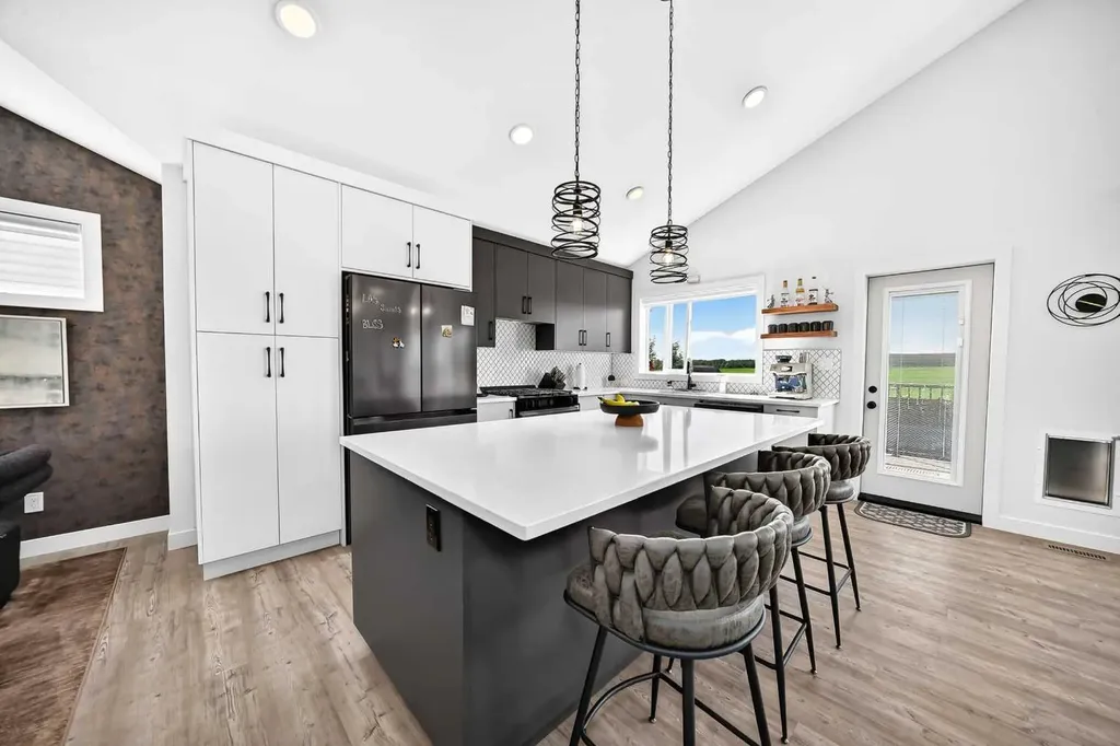 14 Ian Way Sylvan Lake AB T4S 0W5