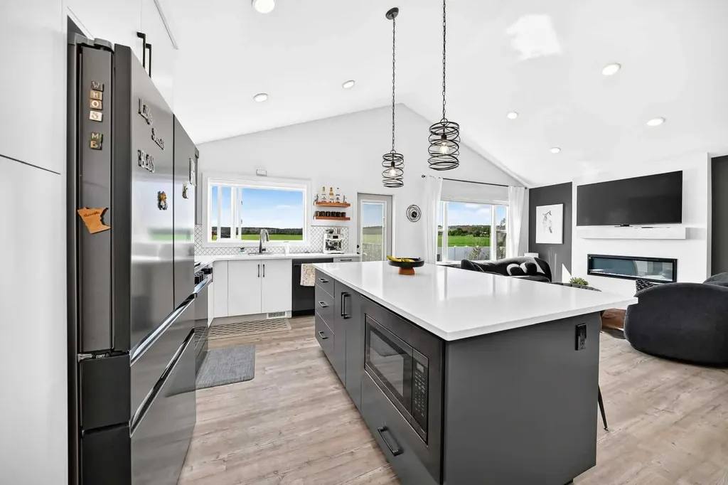 14 Ian Way Sylvan Lake AB T4S 0W5