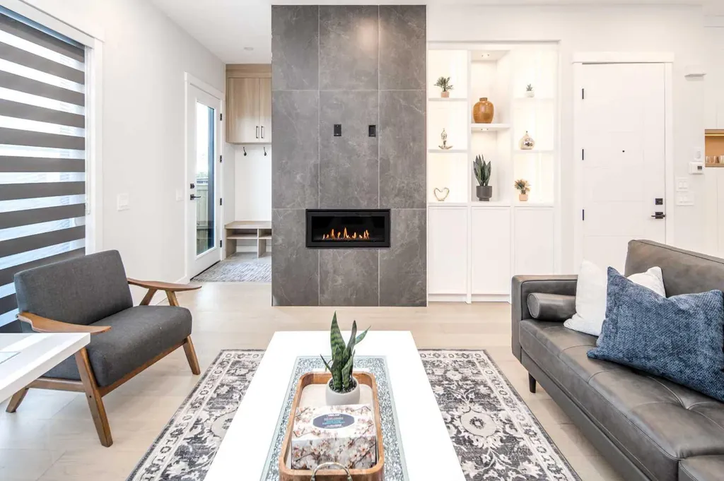 912 15 Avenue NE Calgary AB T2E 1J1