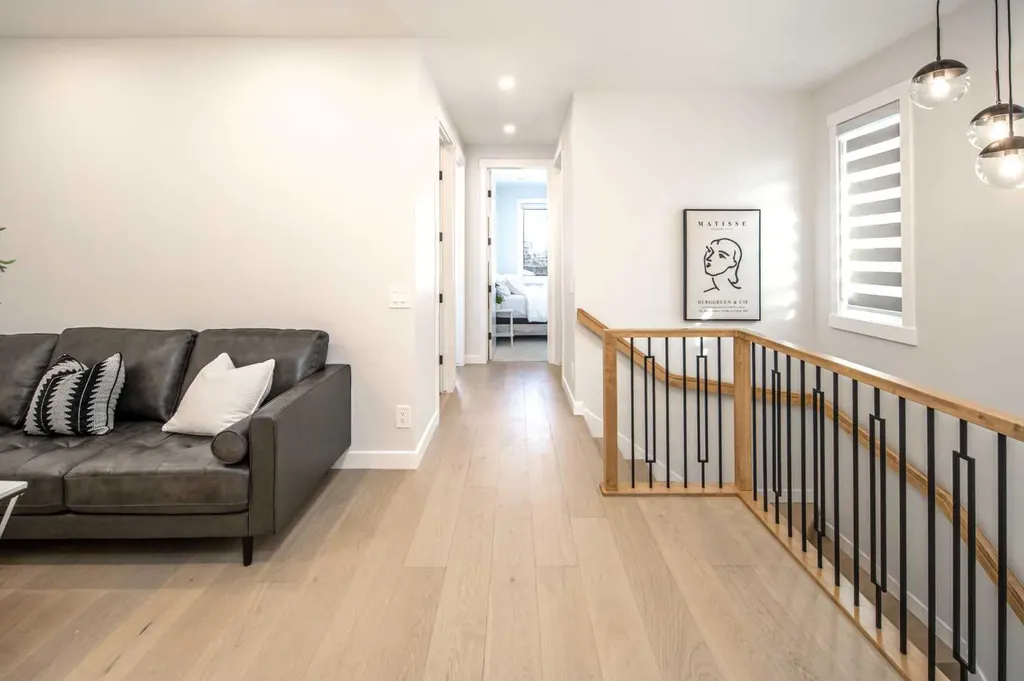 912 15 Avenue NE Calgary AB T2E 1J1