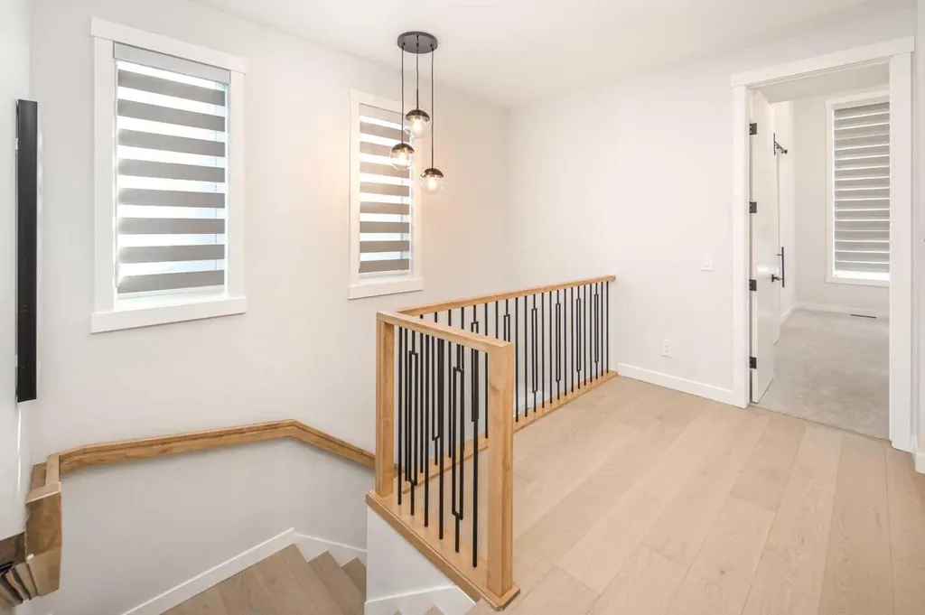 912 15 Avenue NE Calgary AB T2E 1J1