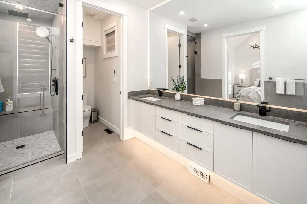 912 15 Avenue NE Calgary AB T2E 1J1