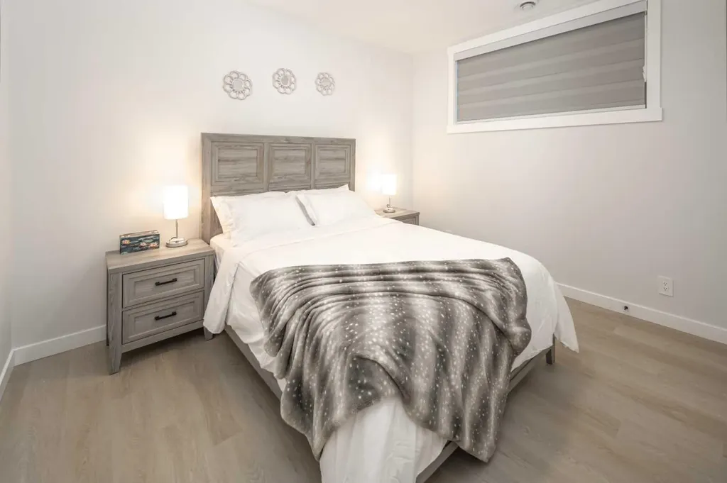 912 15 Avenue NE Calgary AB T2E 1J1