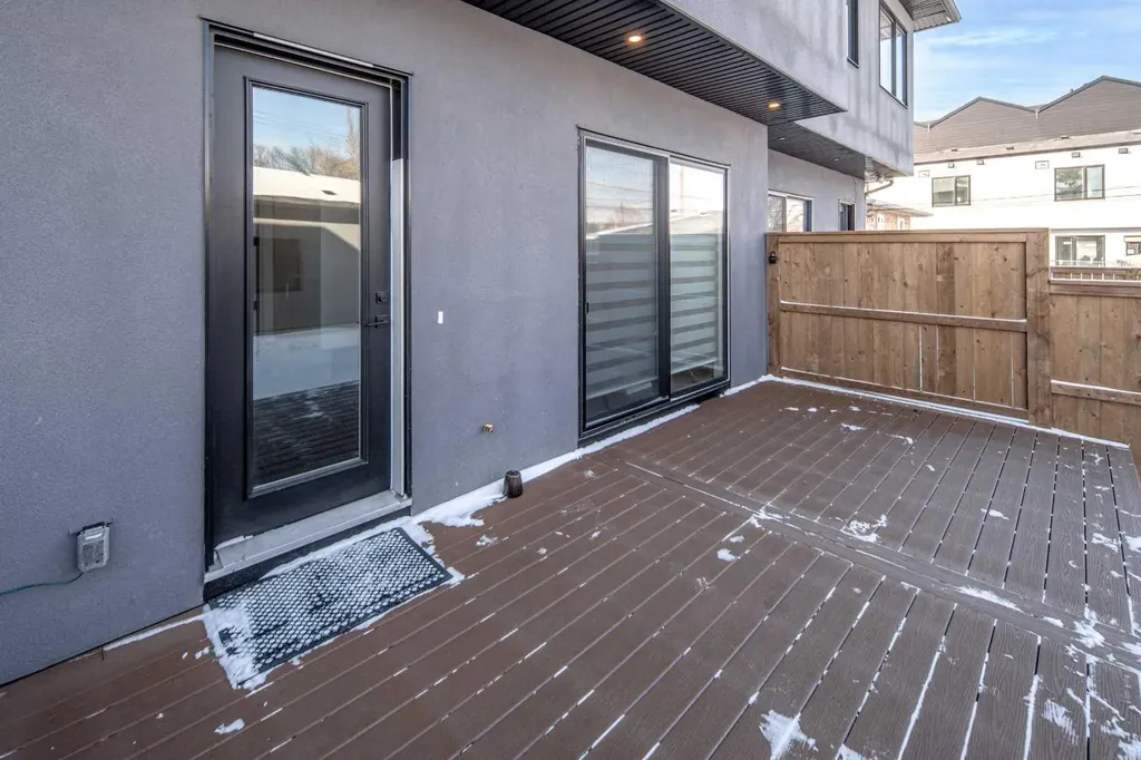 912 15 Avenue NE Calgary AB T2E 1J1