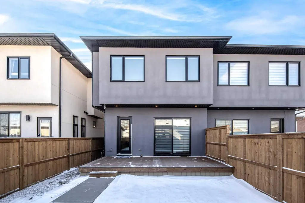 912 15 Avenue NE Calgary AB T2E 1J1