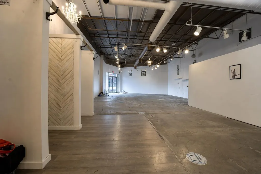 2100 4 Street SW Calgary AB T2S 1W7