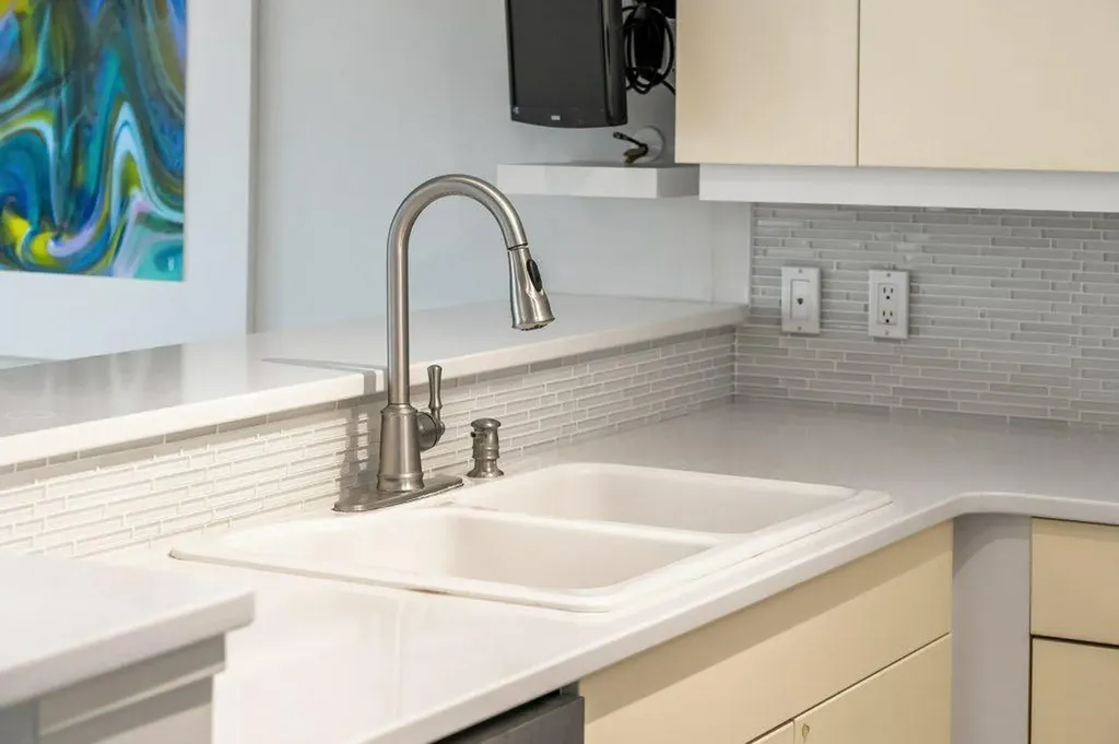 801 2 Avenue SW Calgary AB T2P 4Z9