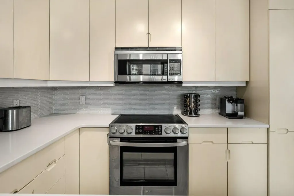 801 2 Avenue SW Calgary AB T2P 4Z9