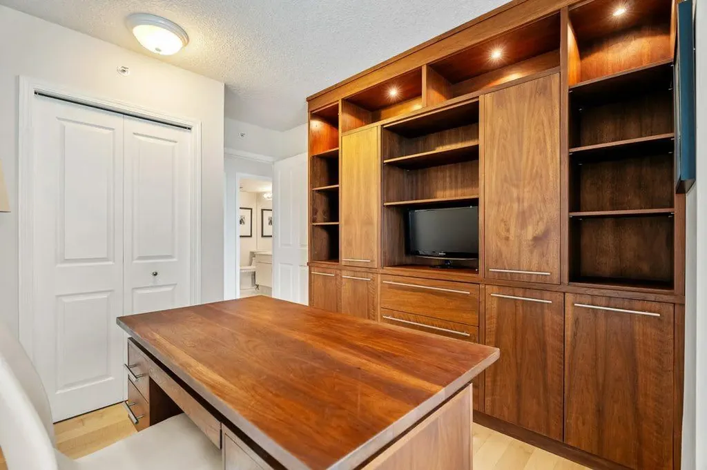 801 2 Avenue SW Calgary AB T2P 4Z9