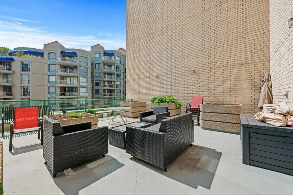 801 2 Avenue SW Calgary AB T2P 4Z9